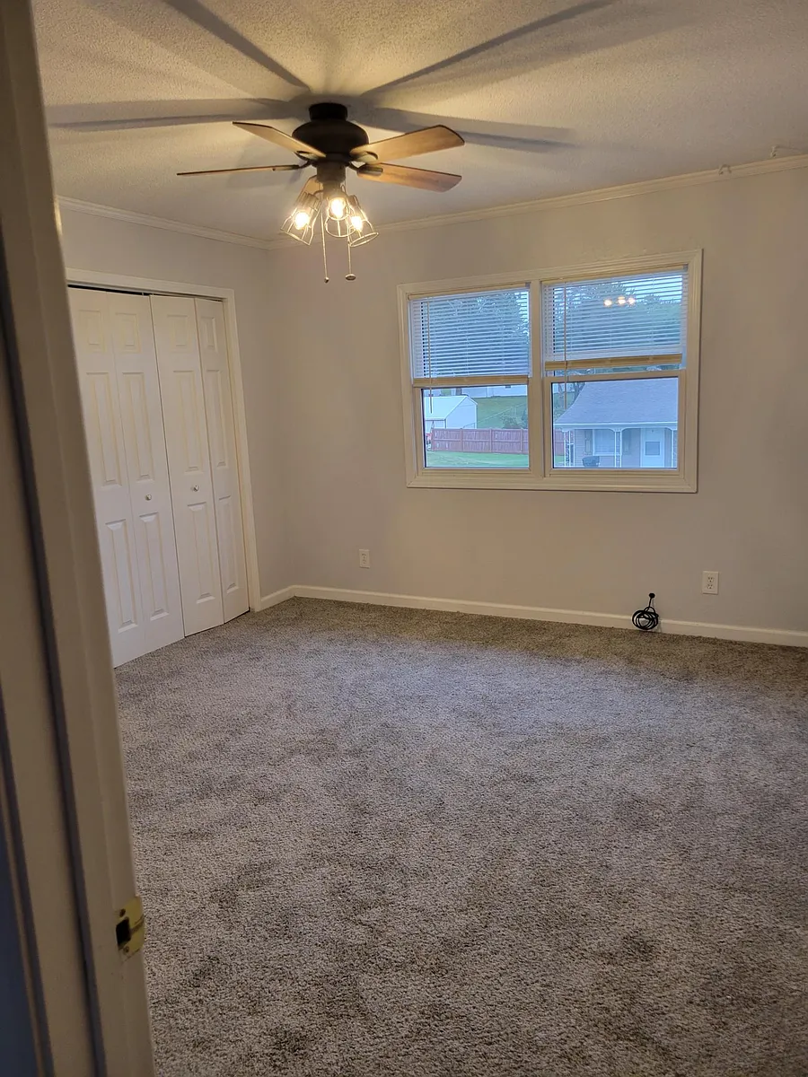 Building Photo - 601 Meadow Crest Dr