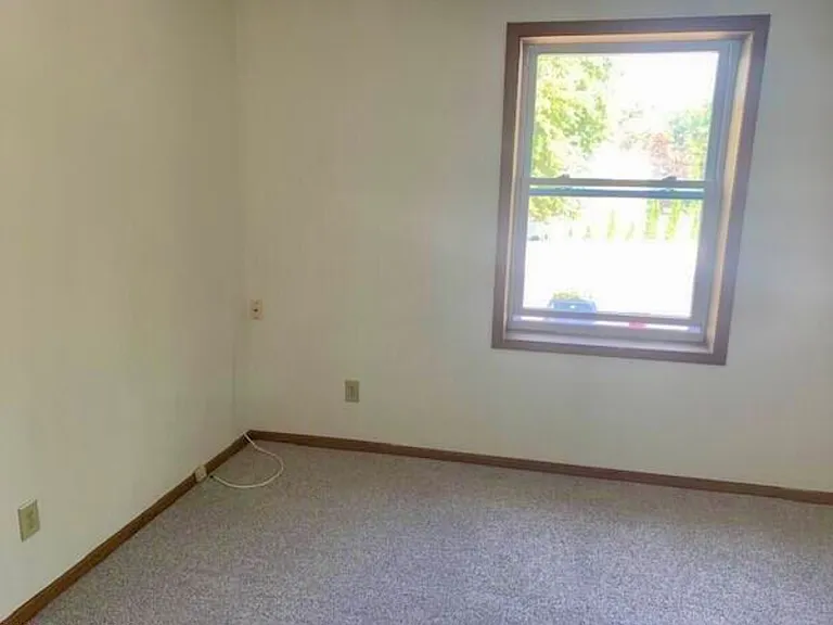 Elk Cir — Photo 16