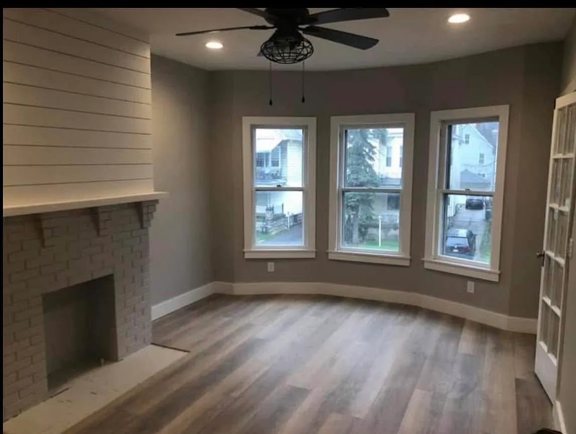 171 Blaine Ave — Photo 2