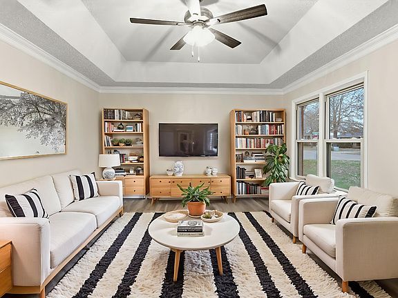 2nd image of 2135 Berkshire Ln