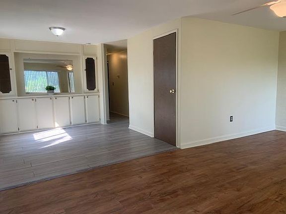 4th image of 3901 E Linwood Ave