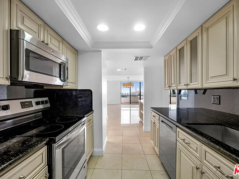 10660 Wilshire Blvd #701 — Photo 10
