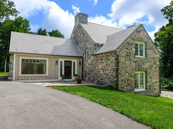 12 Woods Road, Bethany, CT 06524