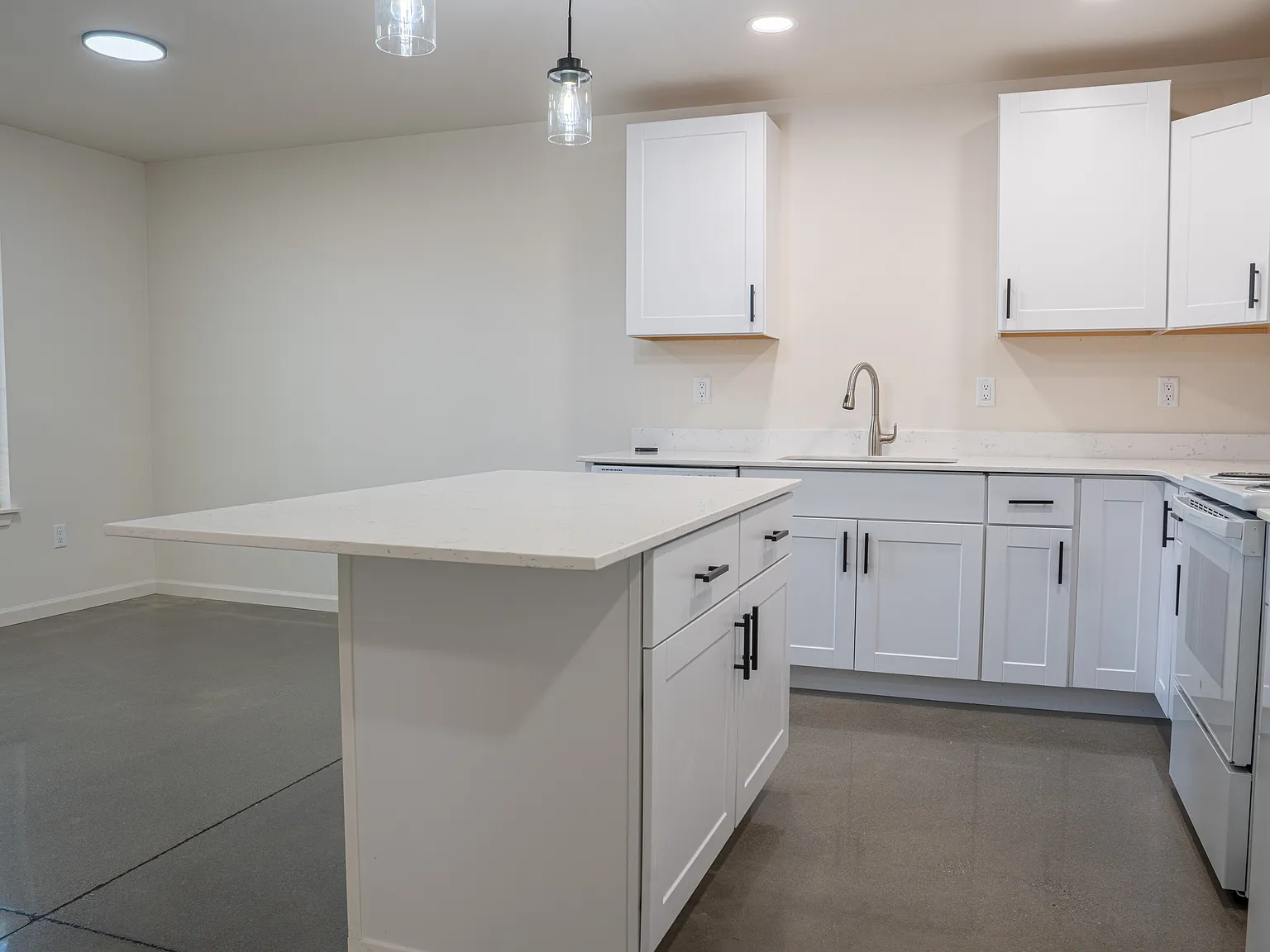 3 bed, 2.5 bath, $1,800 — Photo 3