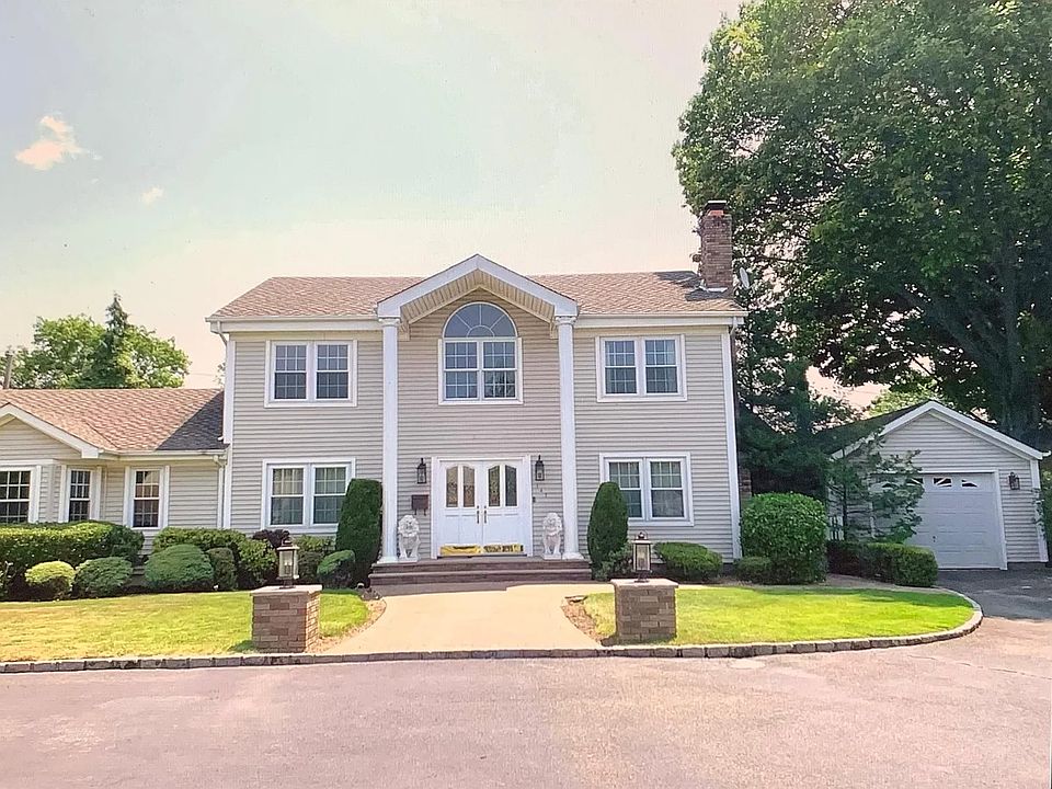 1st image of 147 Nassau Blvd