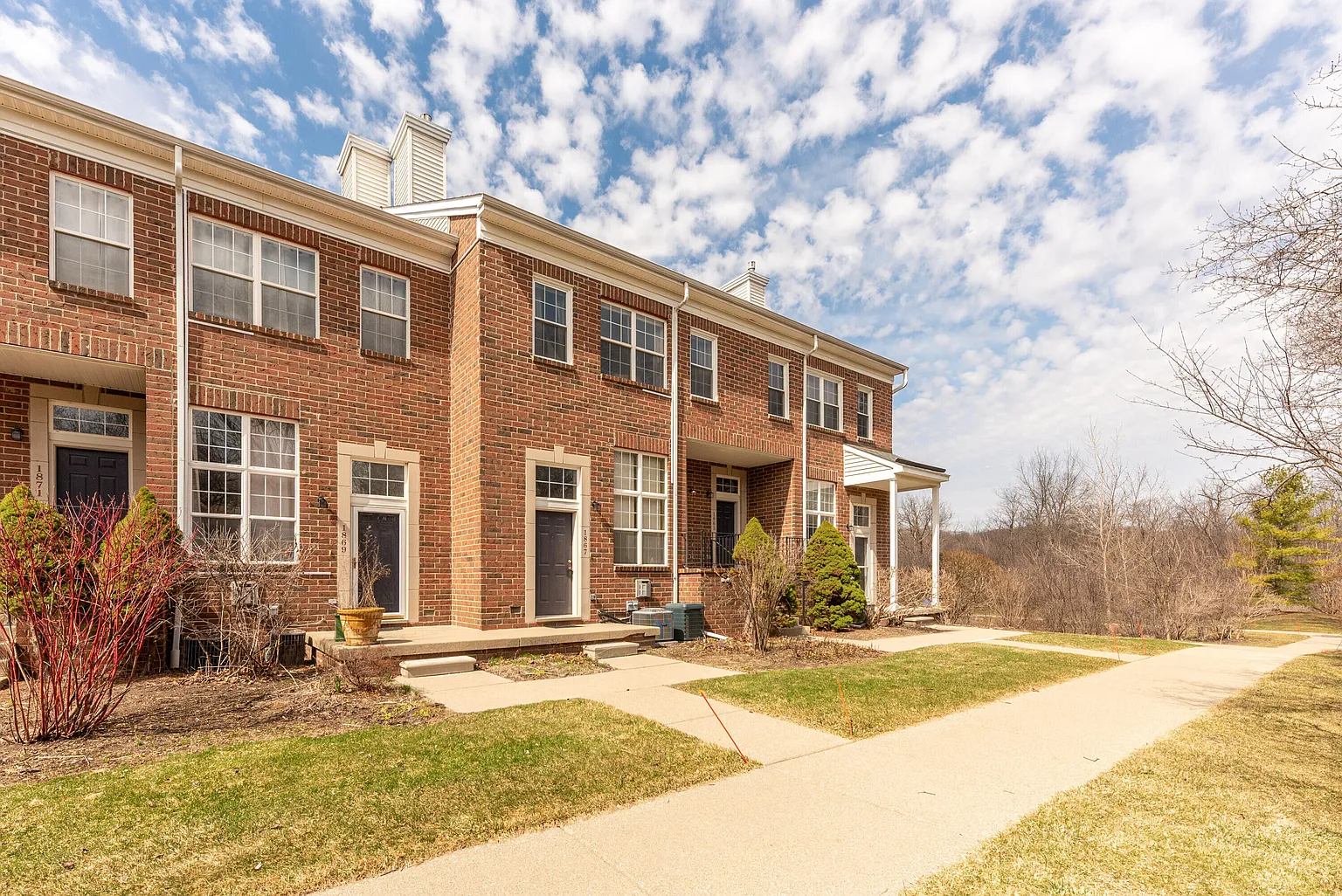 1867 Lindsay Ln photo 1