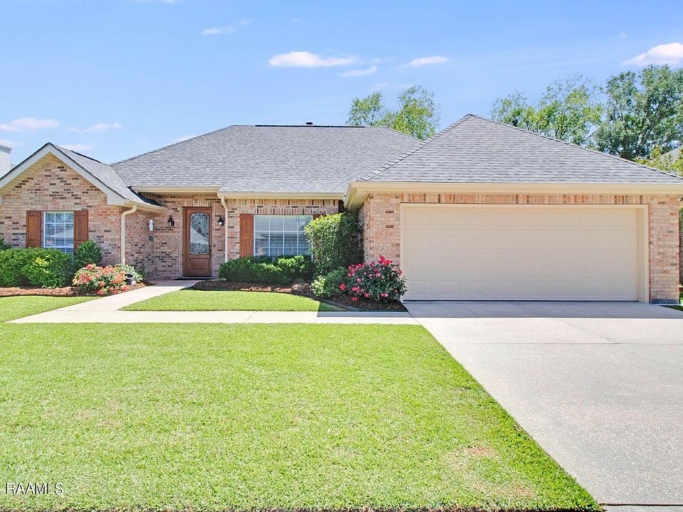 1st image of 110 Doncaster Cir