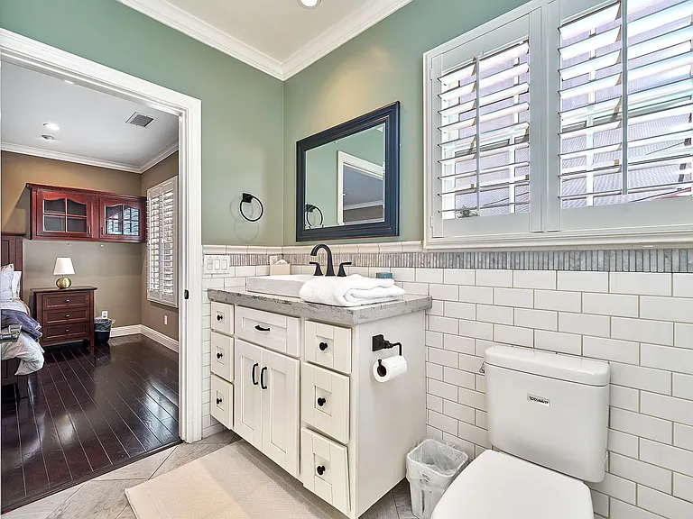 950 S Longwood Ave — Photo 42