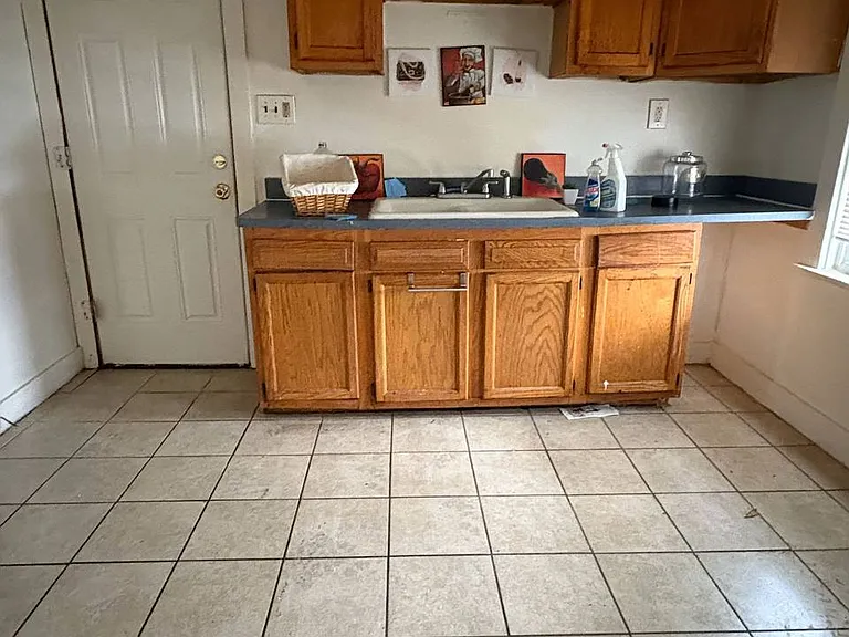 14008 Savannah Ave #1 — Photo 8