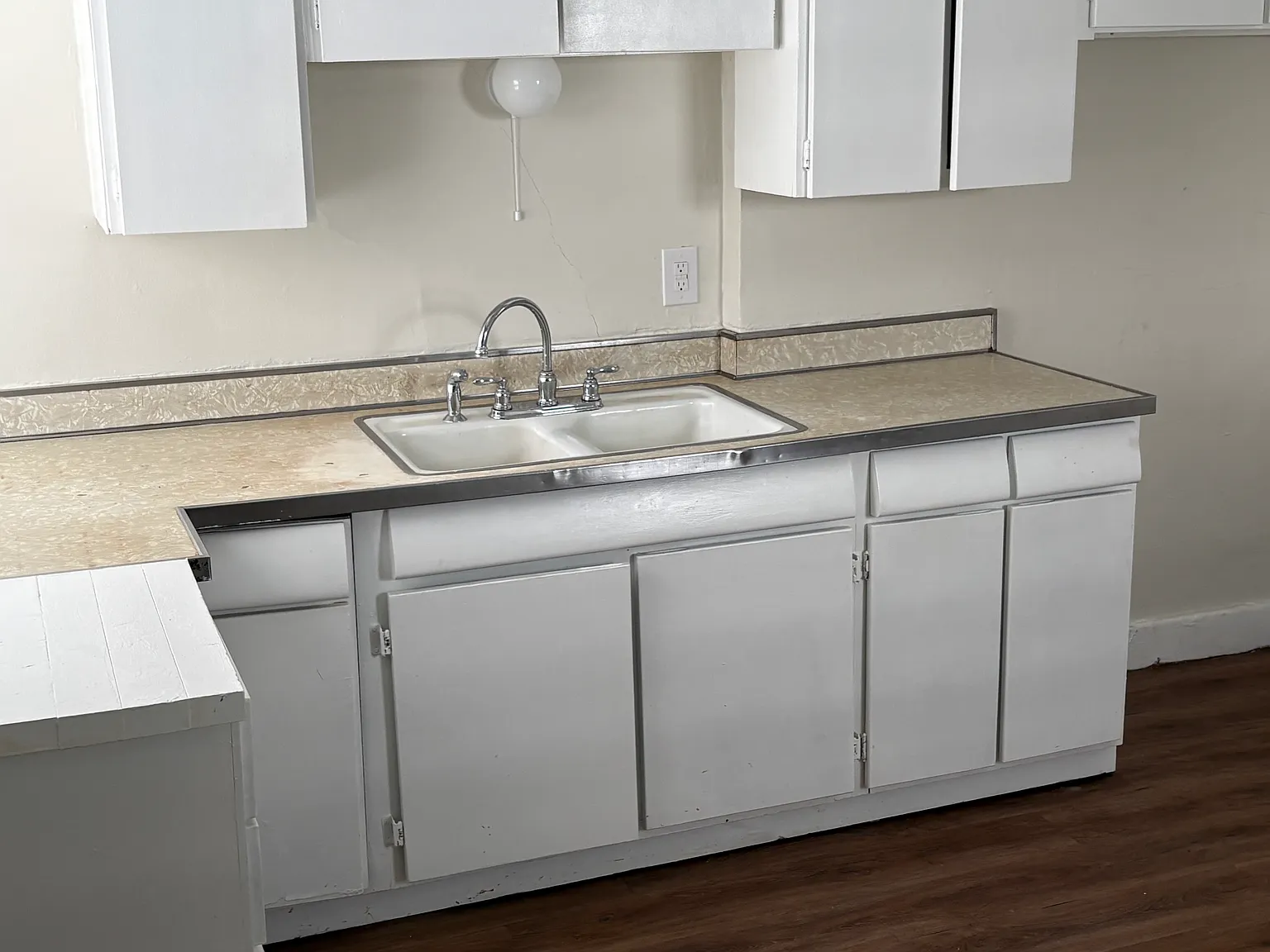 3 bed, 2300 sqft, $1,250 — Photo 3