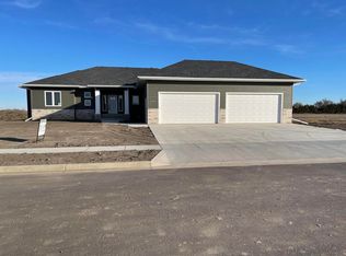 1117 S Montrose St, Aberdeen, SD 57401
