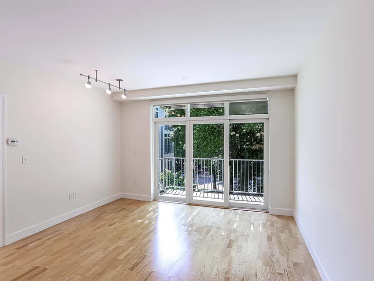 7 Cameron Apartments — Photo 14