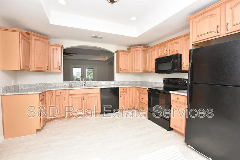 3 bed, 2.0 bath, 1724 sqft, $2,600 — Photo 3