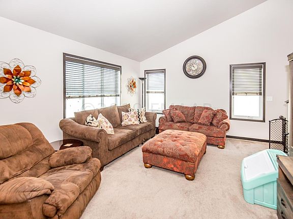 3rd image of 465 Foxtail Dr E