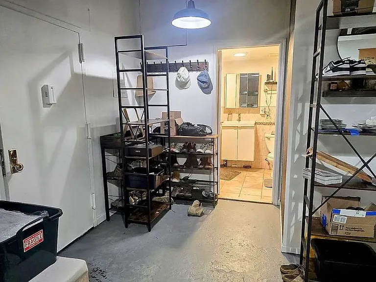 315 Berry St #6 — Photo 9