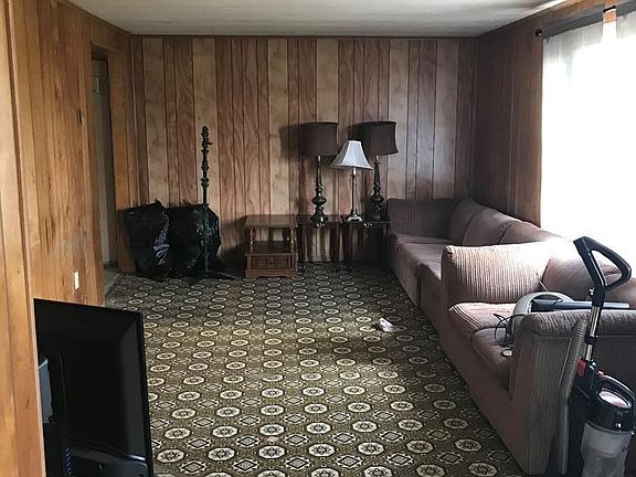 4th image of 102 Church St