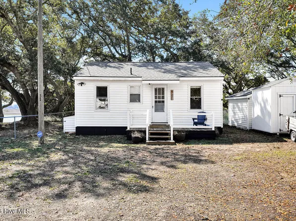 421 Lockwood Folly Road SE, Bolivia, NC 28422