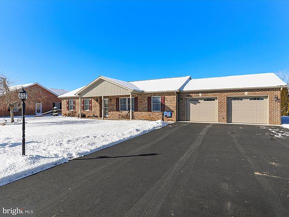 3rd image of 1209 Hillbrook Dr