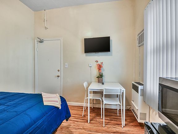 4th image of 725 S Alvarado St #200