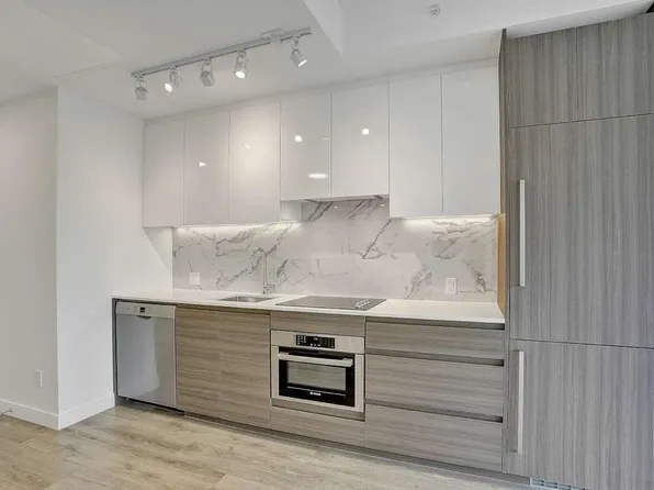 10626 City Pkwy #1202, Surrey, BC V3T 4C3