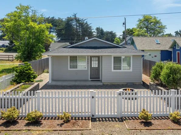 860 SE 1st St, Bandon, OR 97411