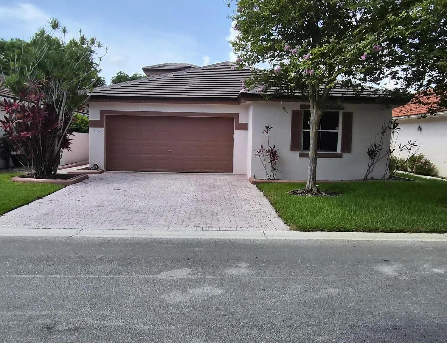 4 bed, 2.0 bath, 1840 sqft, $4,300 — Photo 2