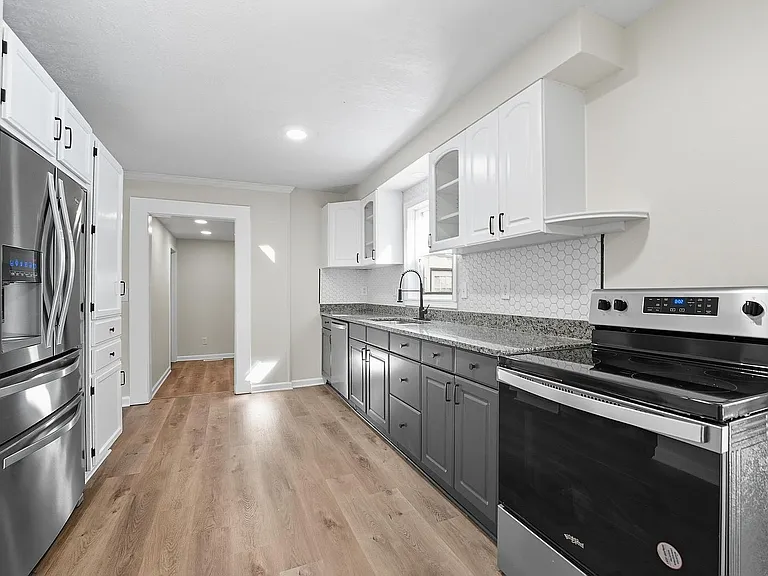 3605 SW Pryor Rd — Photo 2