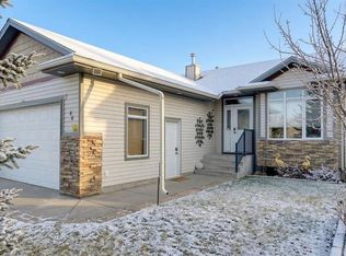 46 W Lindman Close, Sylvan Lake, AB T4S2M5