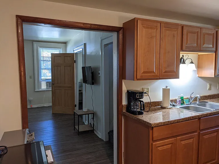 33 N Main St #B — Photo 3