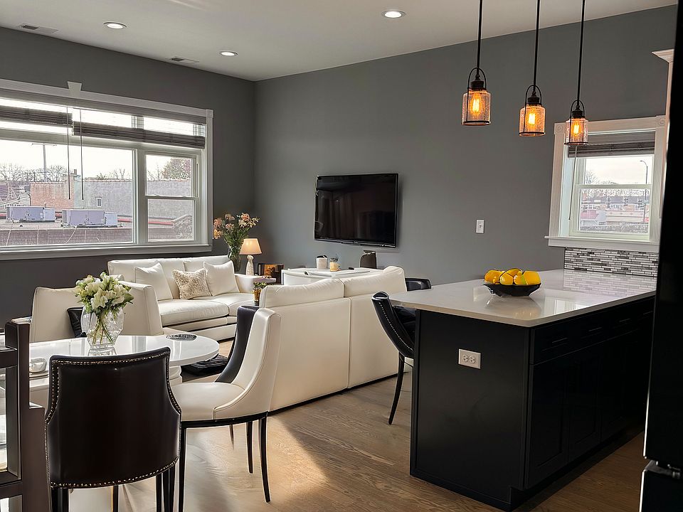 1st image of 5938 W Montrose Ave #1