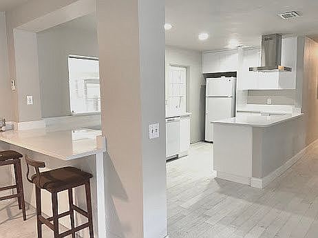 5th image of 801 Camellia Ave