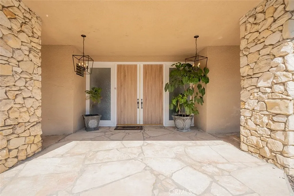 5 bed, 4610 sqft, $12,000 — Photo 4