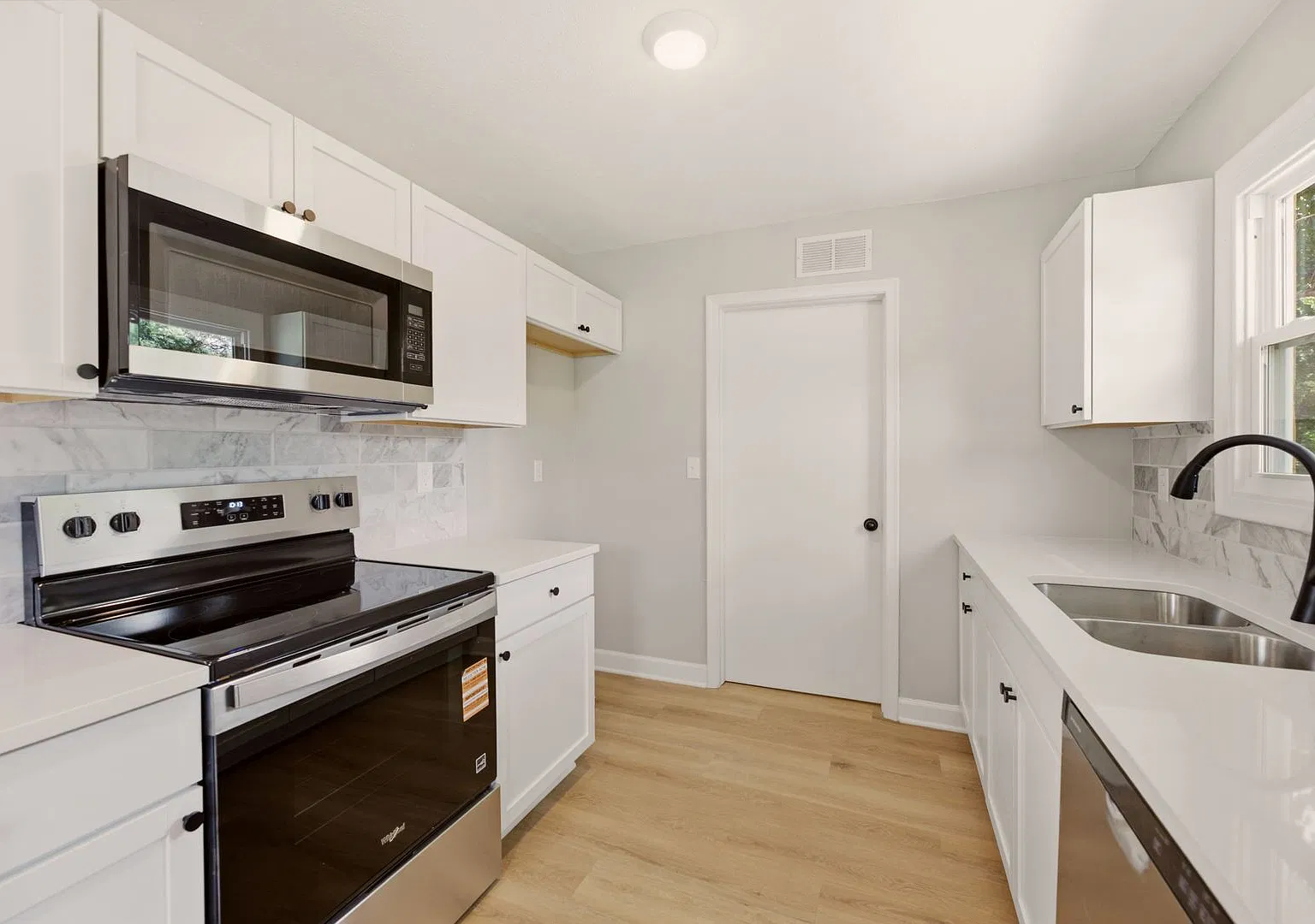 Charming 3-Bedroom Home in Derby — Photo 2