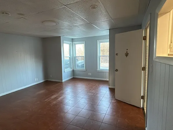 15 Hargraves St APT 1, Fall River, MA 02723