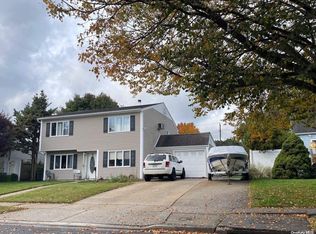 98 Wolcott Rd, Levittown, NY 11756