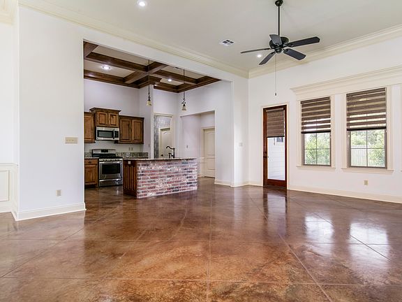 4th image of 215 Saint Martinique Ln