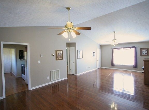 5th image of 121 Rembrandt Ct