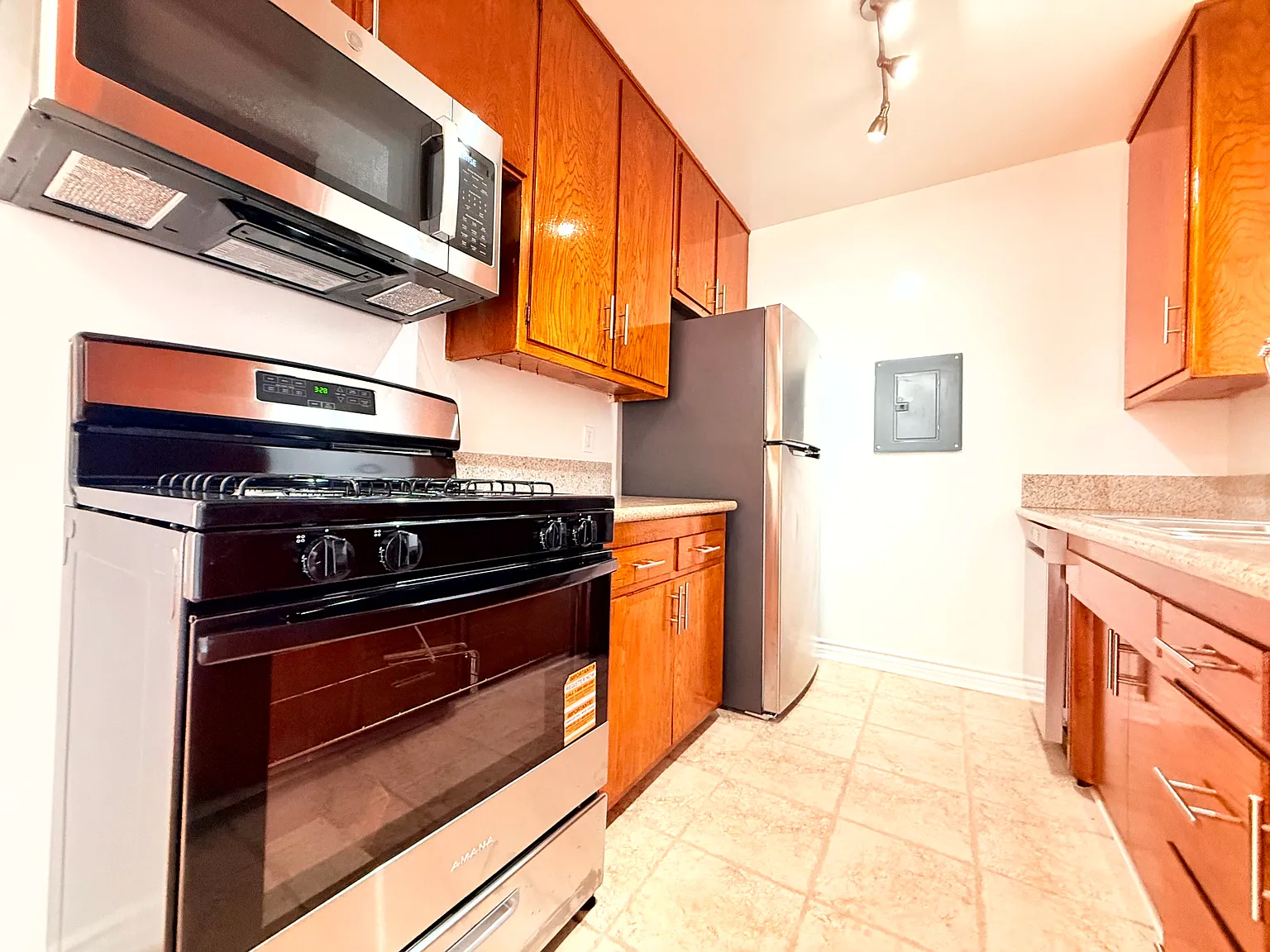 1 bed, 680 sqft, $1,752 — Photo 3
