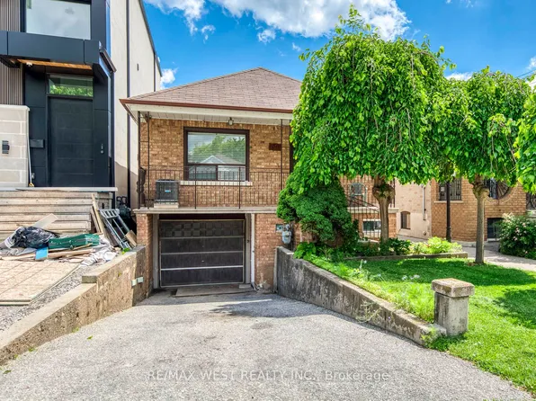 49 Montcalm Ave, Toronto, ON M6E 4N8
