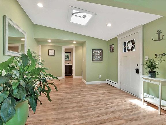 5th image of 23 Honeysuckle Ln