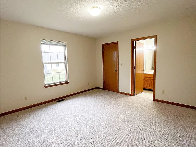 3520 Thornhill Cir E — Photo 8