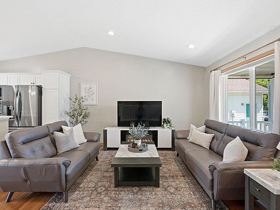 4th image of 5217 King Arthur Dr NW
