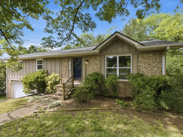 1504 Ridge Point Rd, Hixson, TN 37343