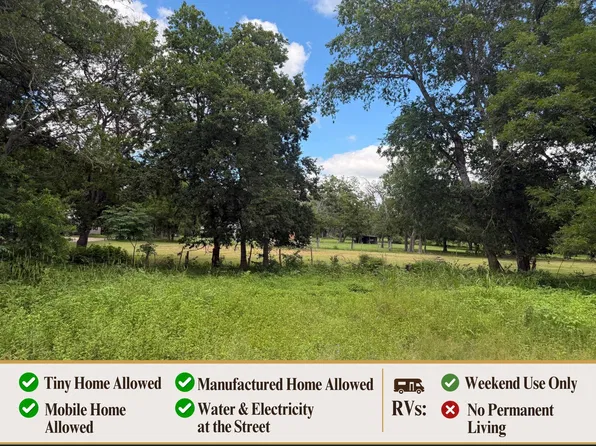 Crockett St, Martindale, TX 78655