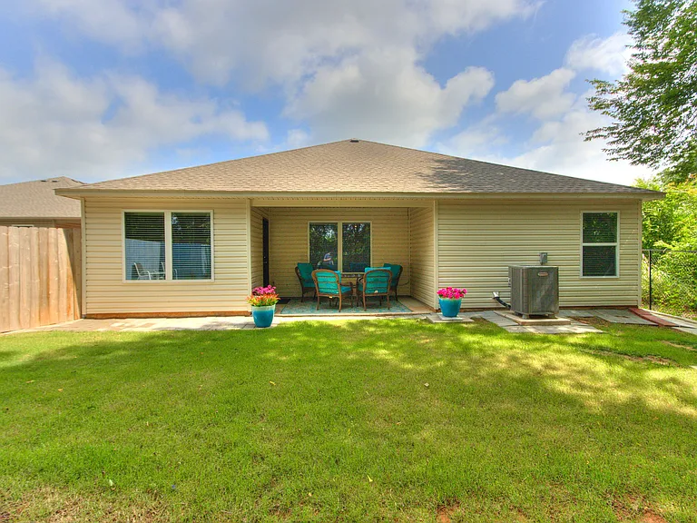 1927 Dillards Dr — Photo 13