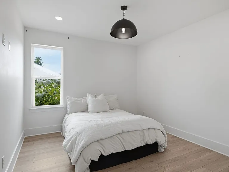 7628 Delancey Dr — Photo 37