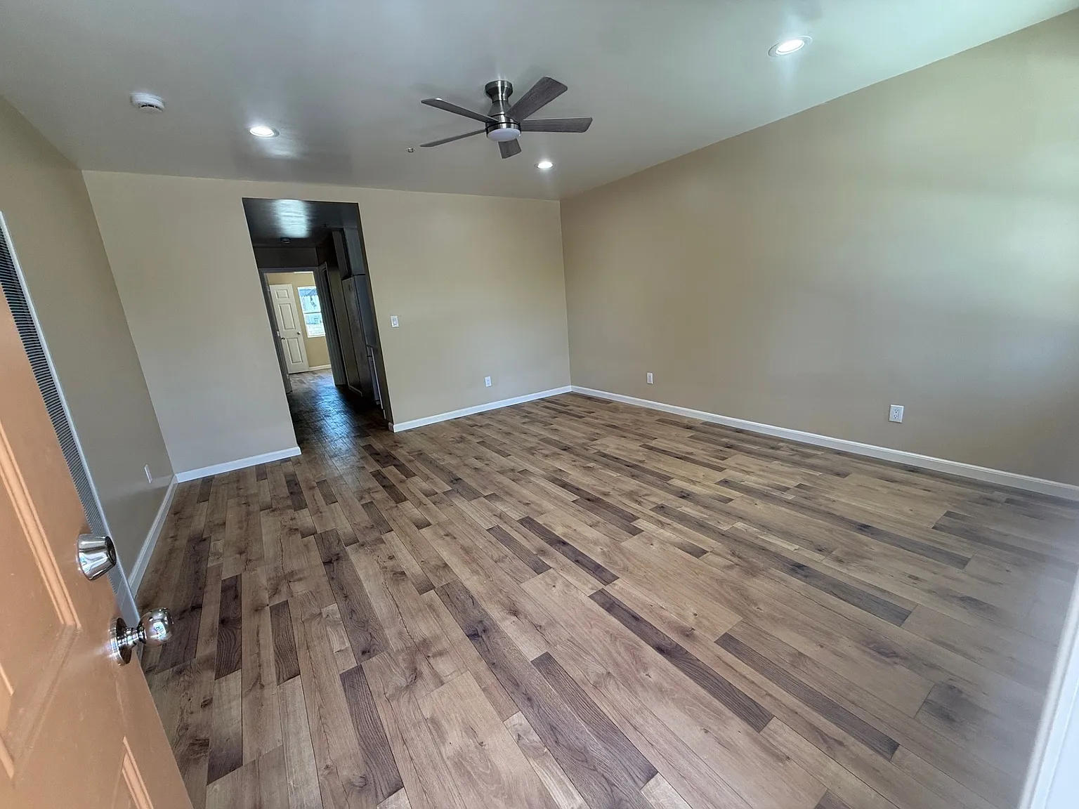 4 bed, $4,000 — Photo 2
