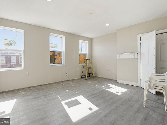 4th image of 1328 N Carey St