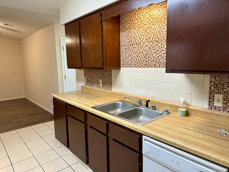 930 Century Dr — Photo 20