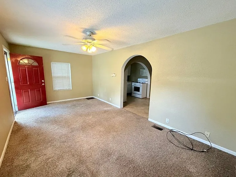 222 W Park St — Photo 4